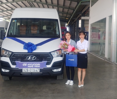 Hyundai Hưng Thịnh bàn giao xe Hyundai Solati cho khách hàng sáng 4/10/2019